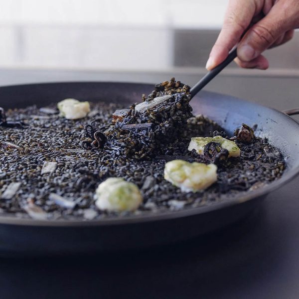Arroz Negro, A Fuego by Quique Dacosta