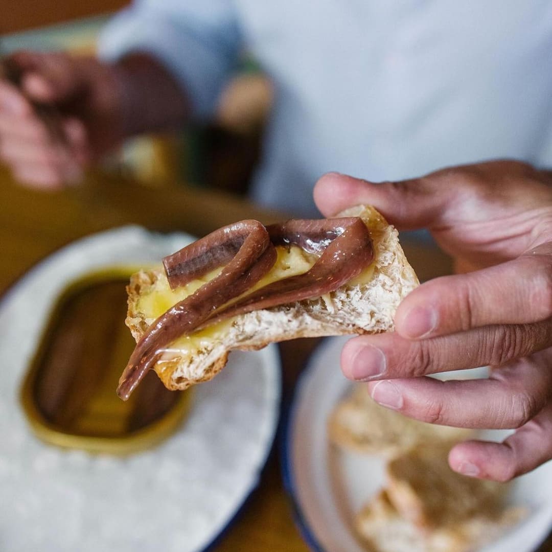 La mejor anchoa del mundo nace en el Cantábrico (y los italianos lo sabían)
