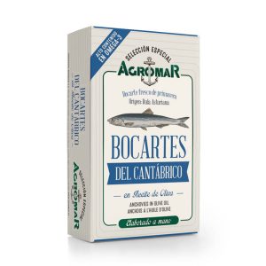 Boquerones en vinagre con hierbas aromáticas y chile